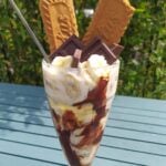 sundae de sorvete vegano