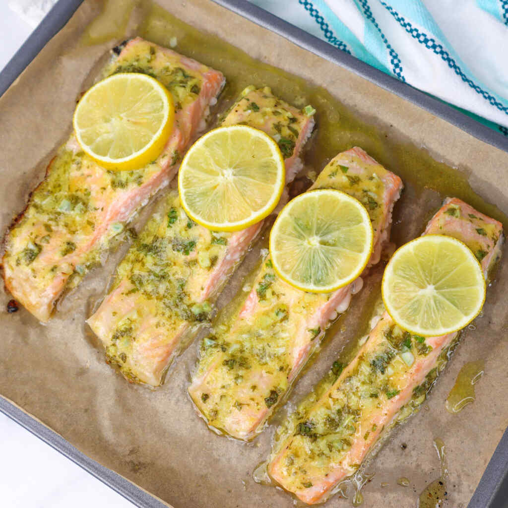 Recette facile de saumon cuit au four - Parfait pour les dîners de semaine