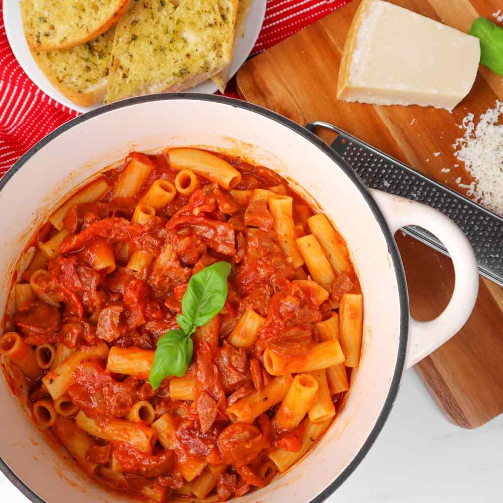 Chorizo-Pasta aus einer Pfanne