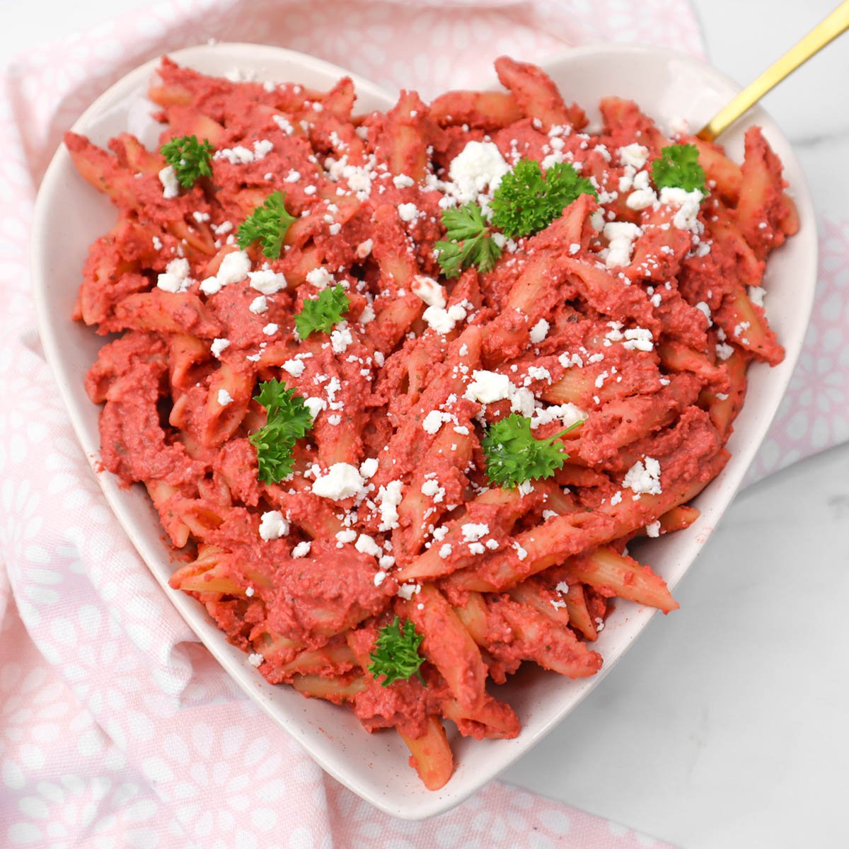 Rote-Bete-Hummus-Nudeln