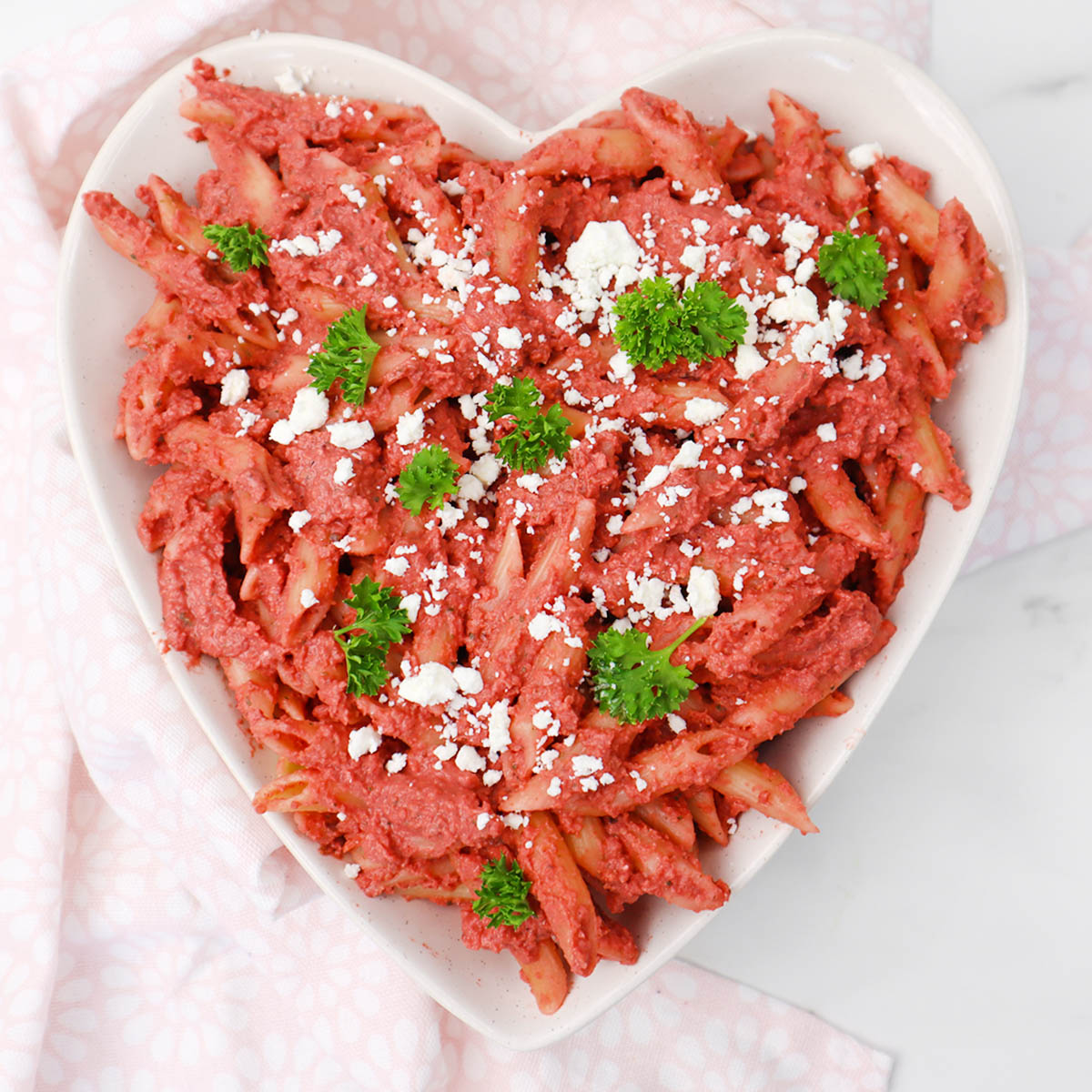 Rote-Bete-Hummus-Nudeln