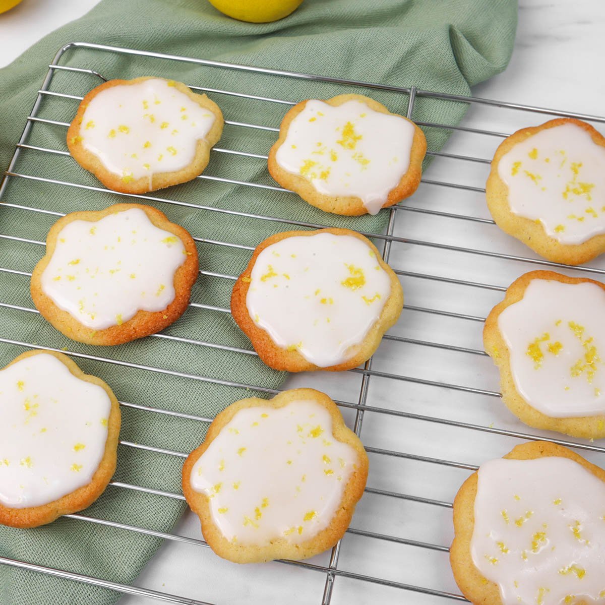 Biscotti allo zucchero con glassa al limone