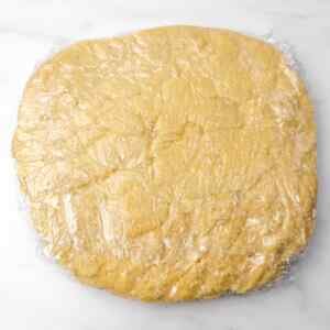 Biscotti allo zucchero con glassa al limone