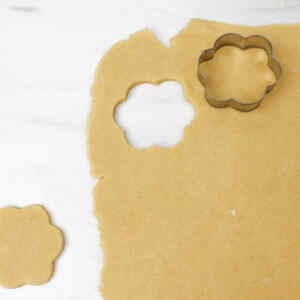 Biscotti allo zucchero con glassa al limone