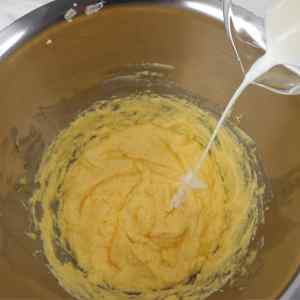 Golden Snitch Vanilla Cupcakes