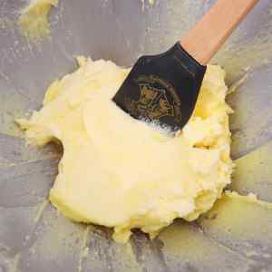 Bahan kue batu dalam mangkuk
