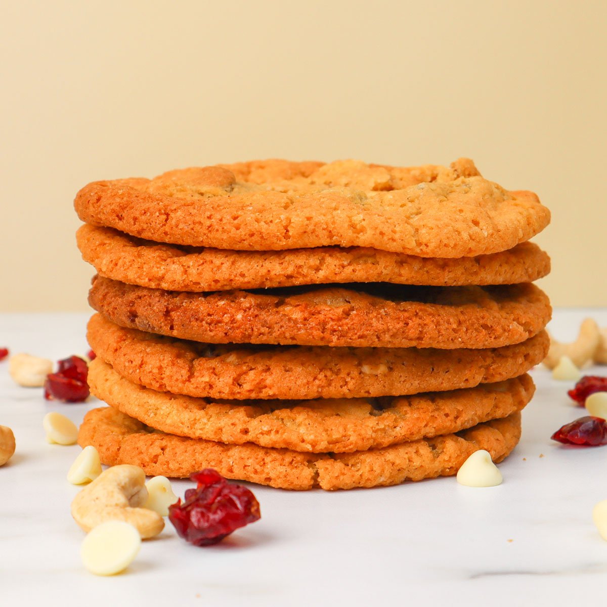Biscotti al cioccolato bianco, anacardi e mirtilli rossi