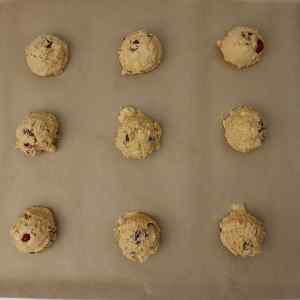 Biscotti al cioccolato bianco, anacardi e mirtilli rossi