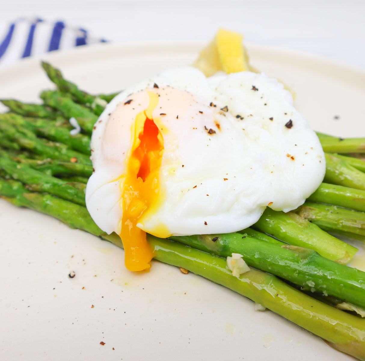 Roasted Asparagus with Poached Eggs Roasted Asparagus with Poached Eggs